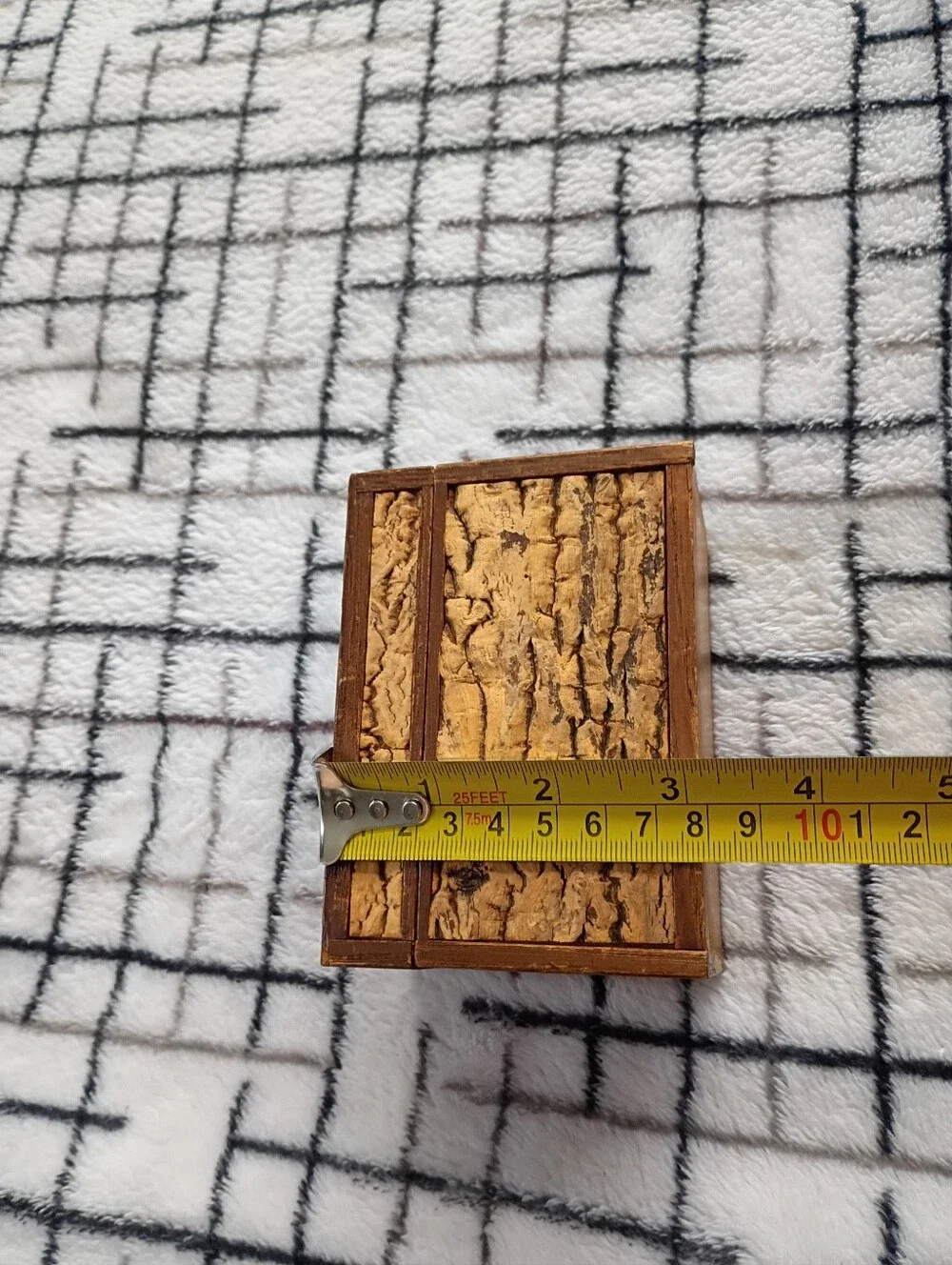 Vintage Relief Carved Wooden Trinket Box with Floral Motif